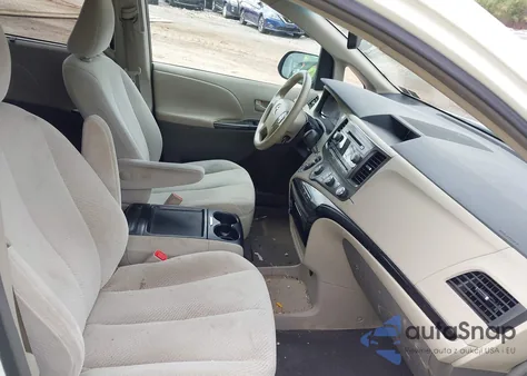 2011 Toyota Sienna Le V6 z USA, uszkodzony, nr VIN 5TDKK3DC1BS019004